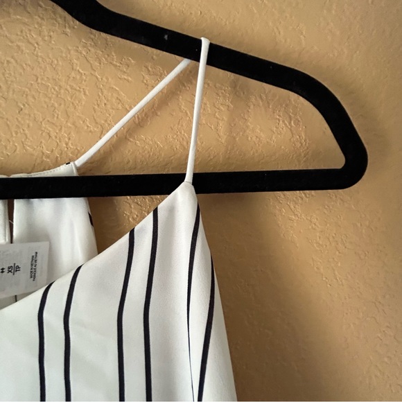 Express Barcelona Women's Cami XS White Black Striped V-Neck Racerback Tank Top - Picture 3 of 7
